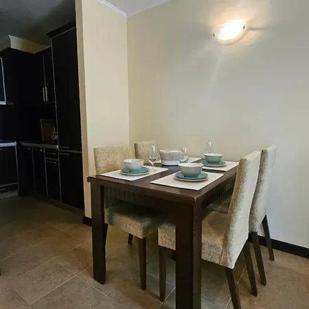 красавиците тъмнокоси Sunset Family Daire Ahyolu